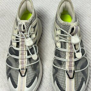 NEW-The North Face-Women,s-50873-Sneakers. Sz-6-Vietnam.